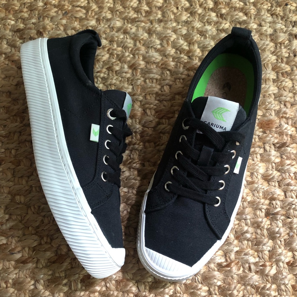 Cariuma OCA Black Canvas Sneaker. Size 8.5